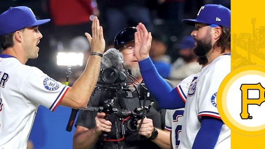 Carter's robbery sinks Cruz, Pirates taken in Arlington, Texas